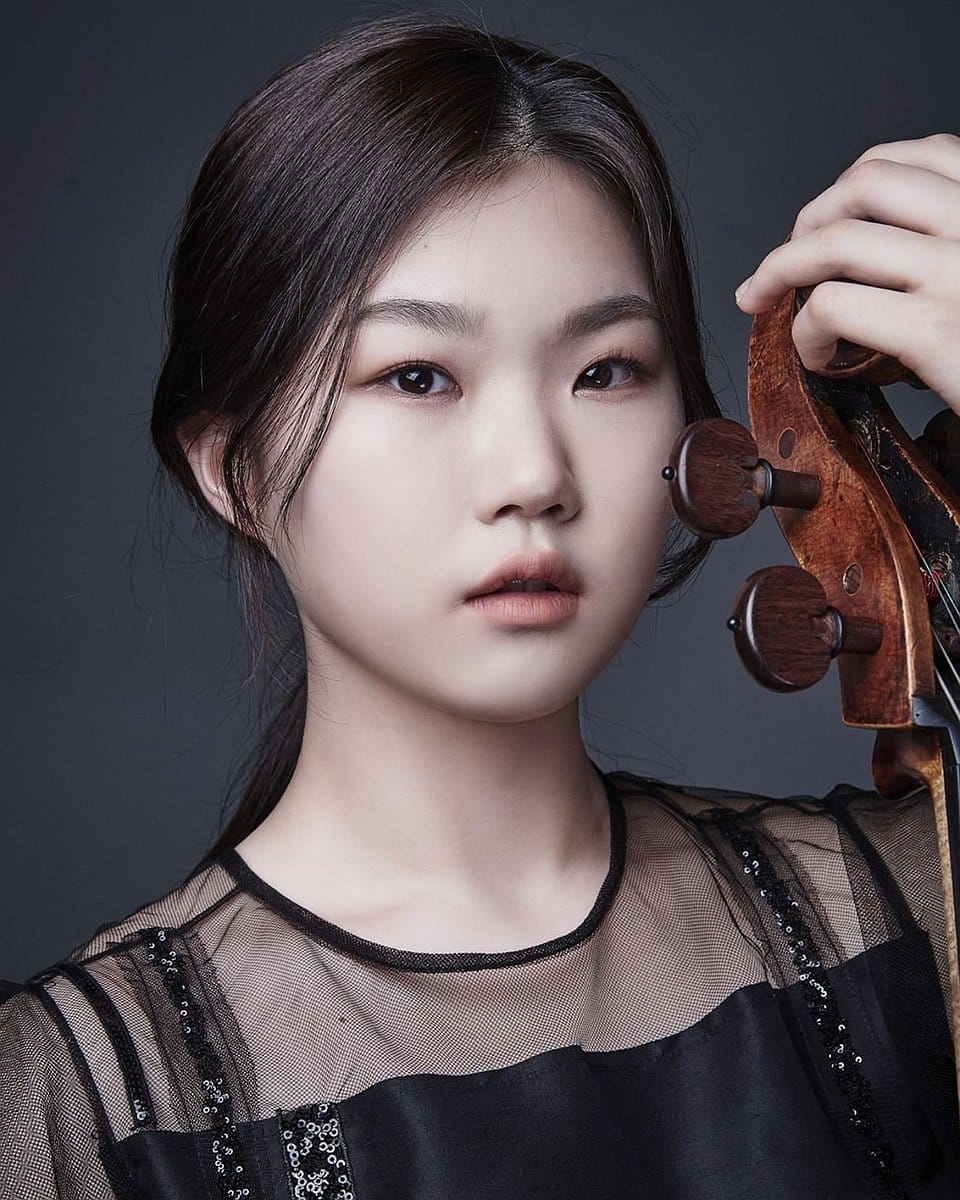 Korean cellist, 17, wins in Poland