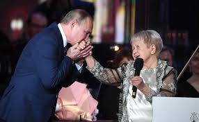 Before taking oath, Putin kisses a composer