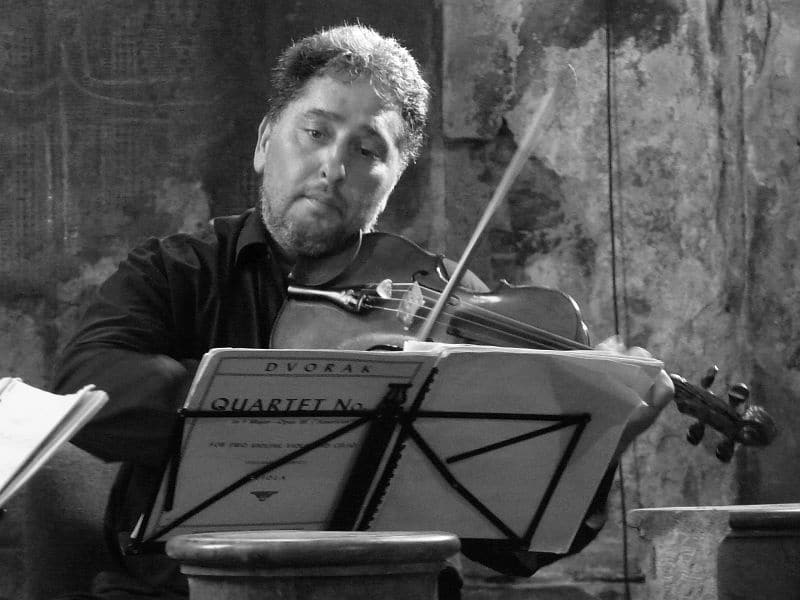 Famed violist dies at 58