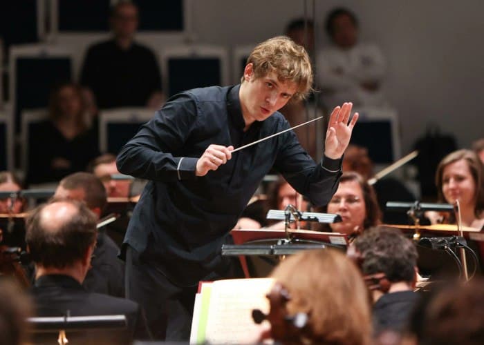 Moscow replaces conductor who fled