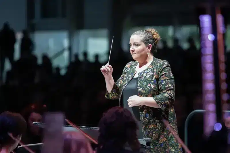 Twin conducts Olympics closing orchestra