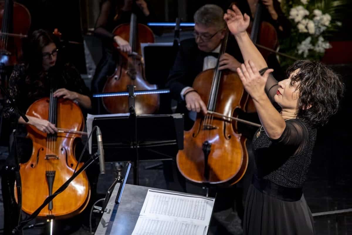 Thugs beat up opera conductor in the heart of Europe