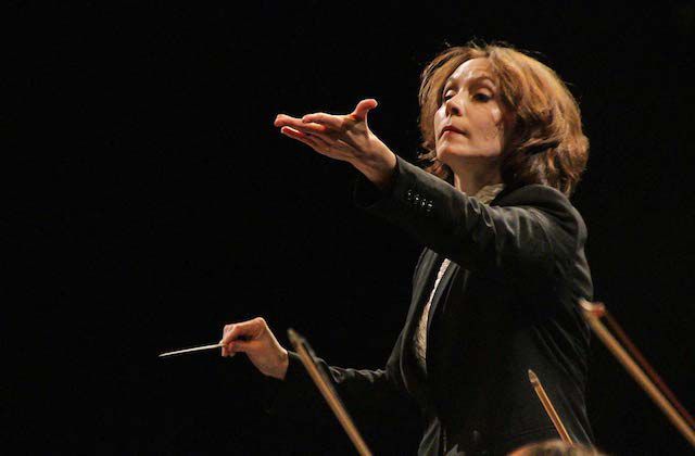 Trailblazing conductor steps down