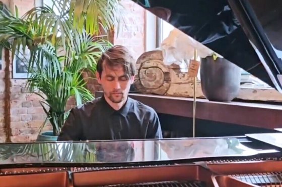 Russian pianist plays without break for 60 hours Slippedisc
