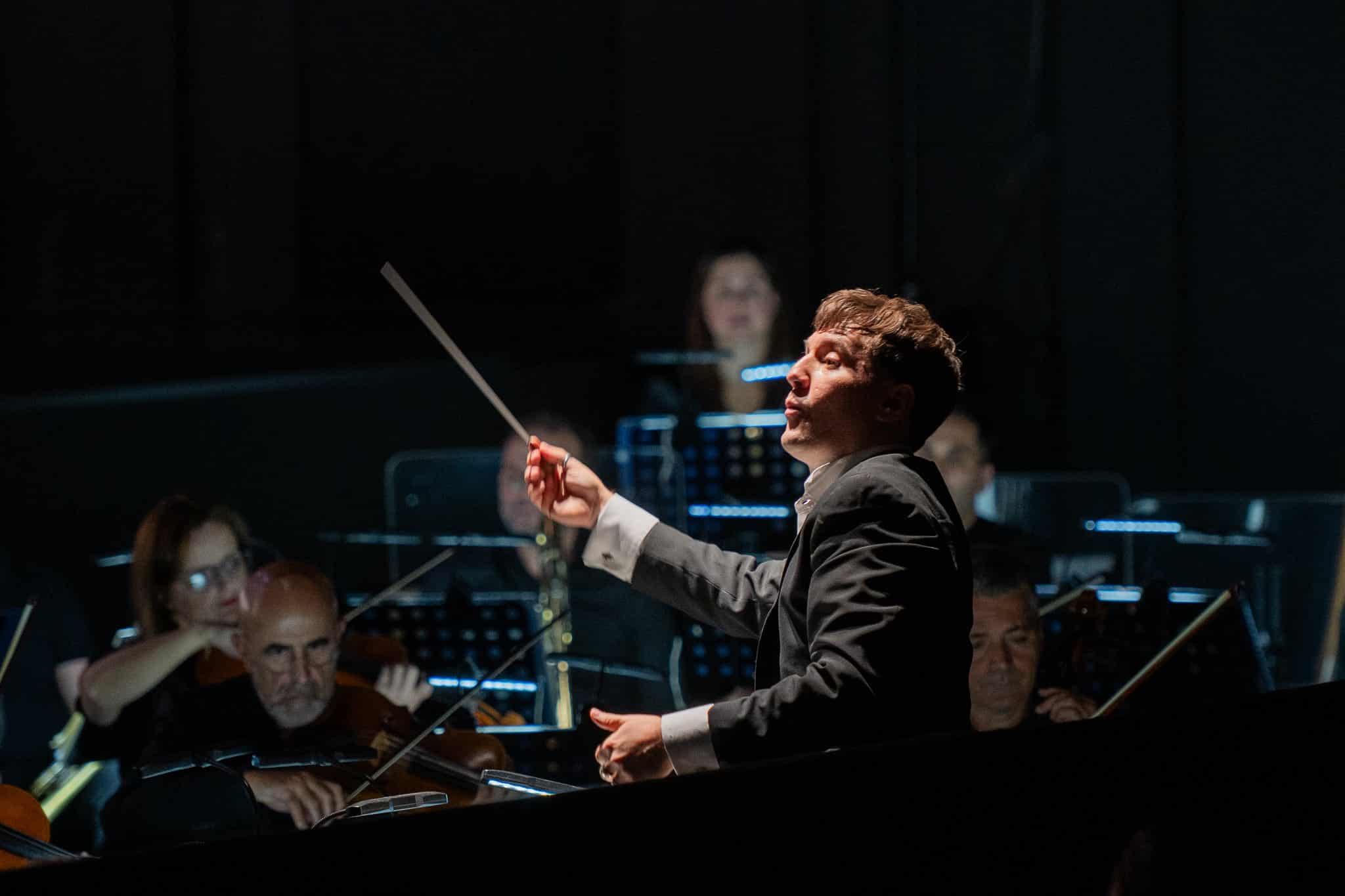 Greek bears gifts to … Wuppertal