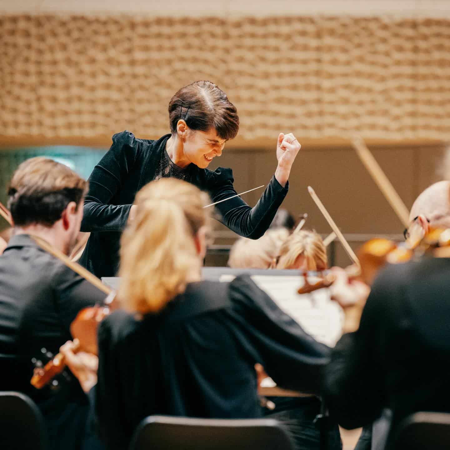 Women jumping in (3)