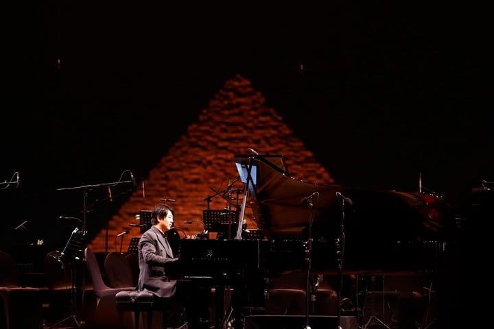 Where’s Lang Lang? With mummies