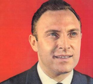 Famed French baritone dies at 100