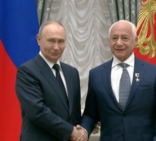 Putin rewards his pet musicians