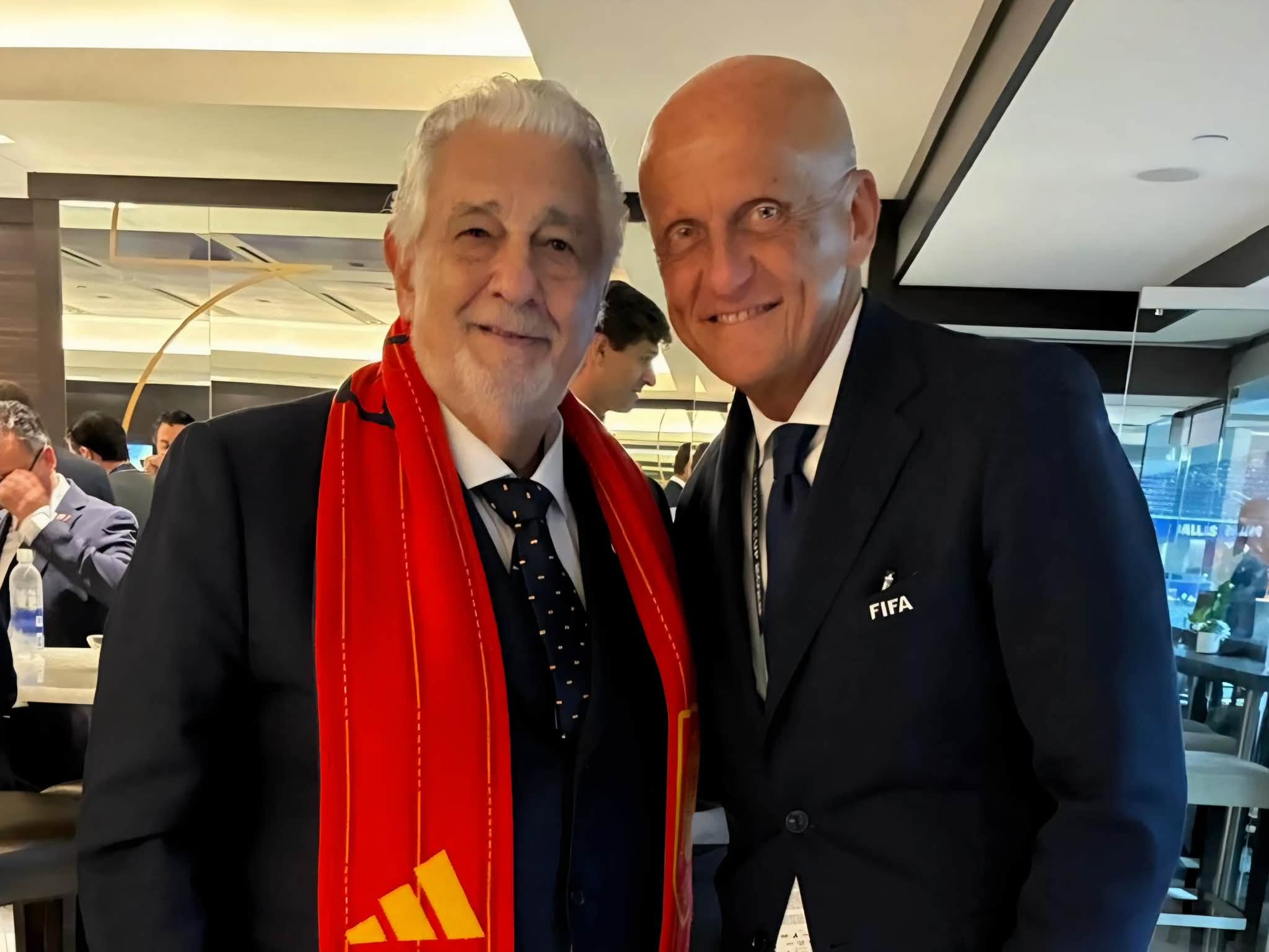 Placido Domingo turns out for Spain