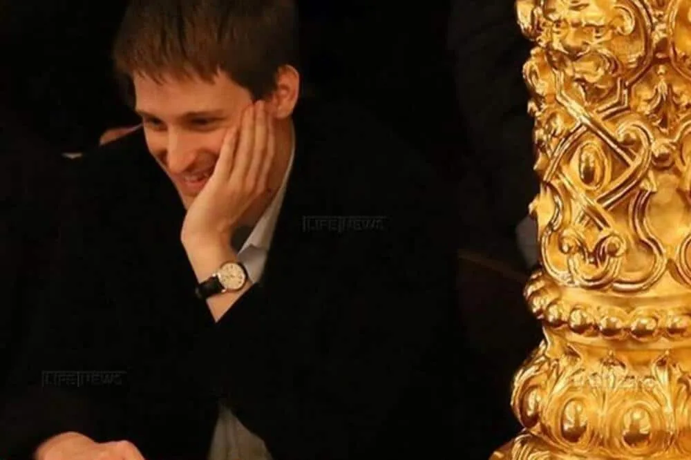 Just in: Bolshoi hosts Edward Snowden’s first public outing