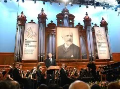 When a frontline pianist plays third-rate music