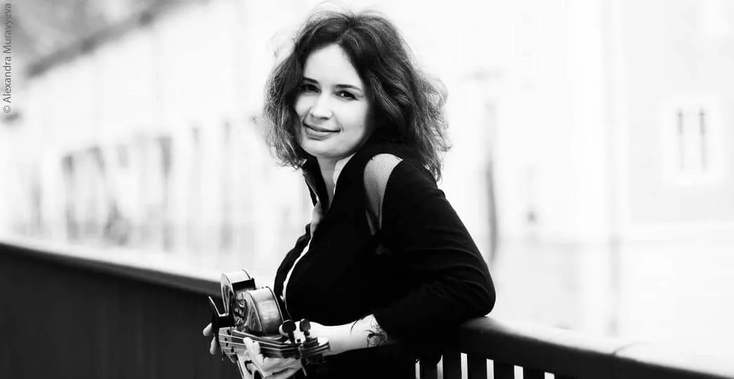 A top violinist changes her status